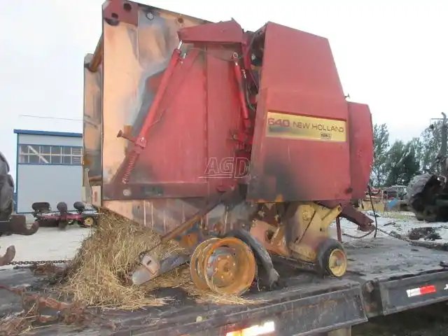New Holland 640 Presse à Balle Ronde