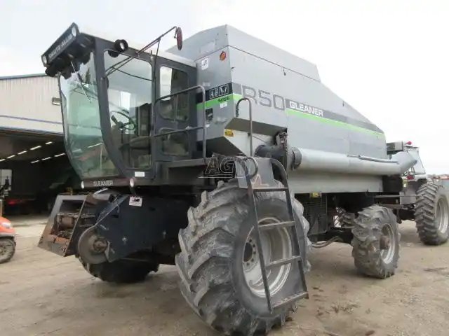 Gleaner R50 Batteuse