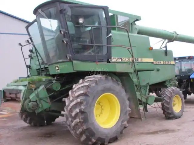 1984 John Deere 8820 Batteuse