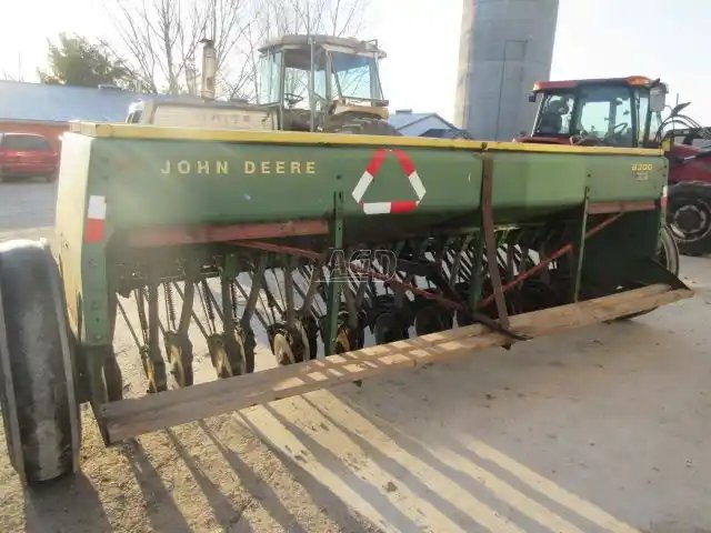 John Deere 8300 Semoir
