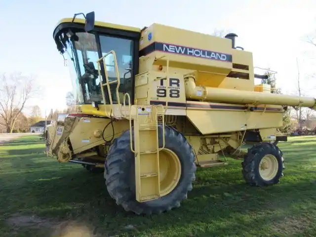 1996 New Holland TR98 Batteuse