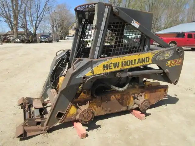 New Holland L170 chargeuse à direction à glissement