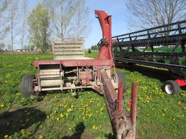 New Holland 890 Fourragère