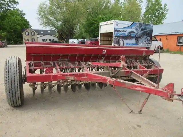 International Harvester 10 Semoir