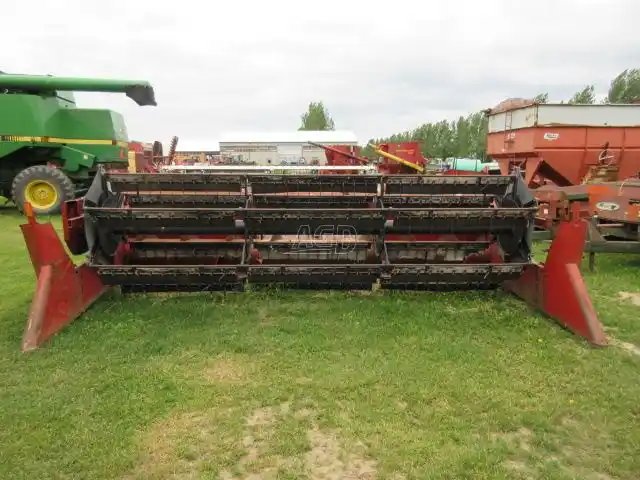 International Harvester 820 Header - Flex