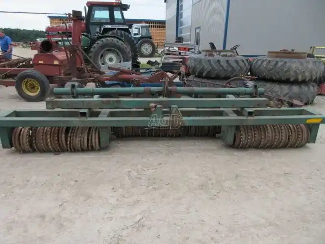 Rouleau émotteur'