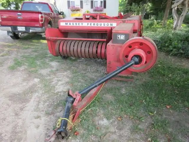 Massey Ferguson 12 presse à balle carrée - petite