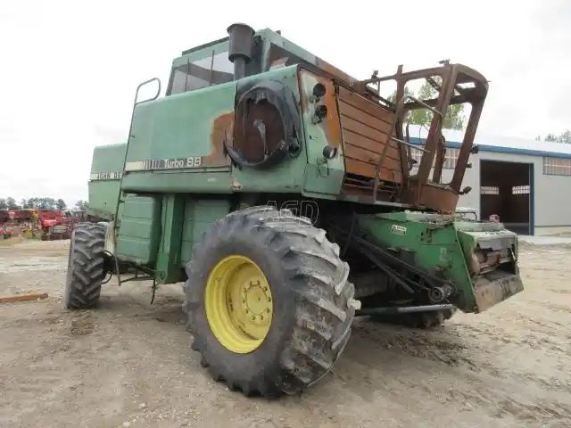 1980 John Deere 8820 Batteuse