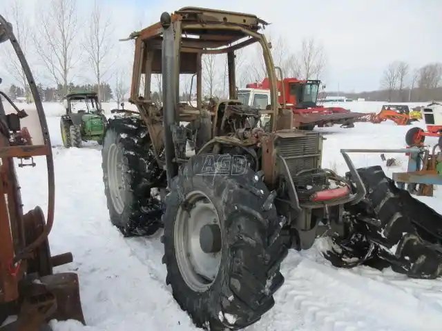 2014 Massey Ferguson 5613 Tracteur