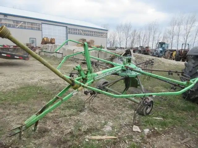 Deutz Allis KS150 râteau