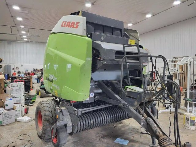 CLAAS VARIANT 380RC Presse à Balle Ronde