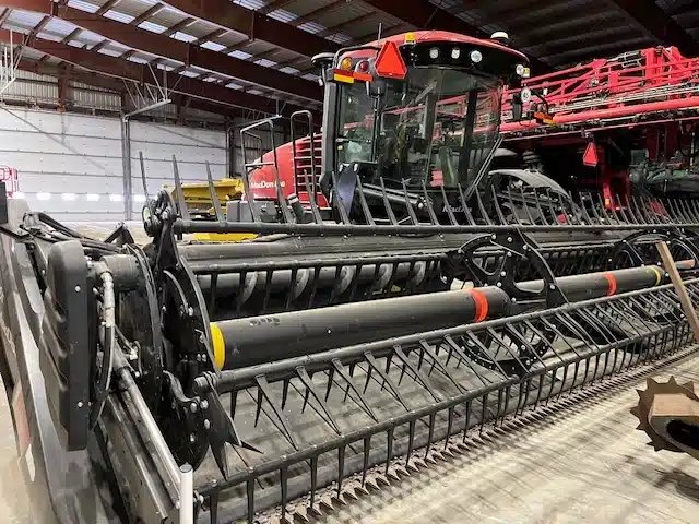 2021 MacDon M1240 Andaineur
