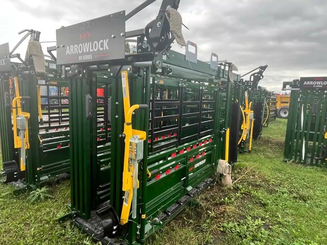 2025 Arrowquip 8800 Cage de contention