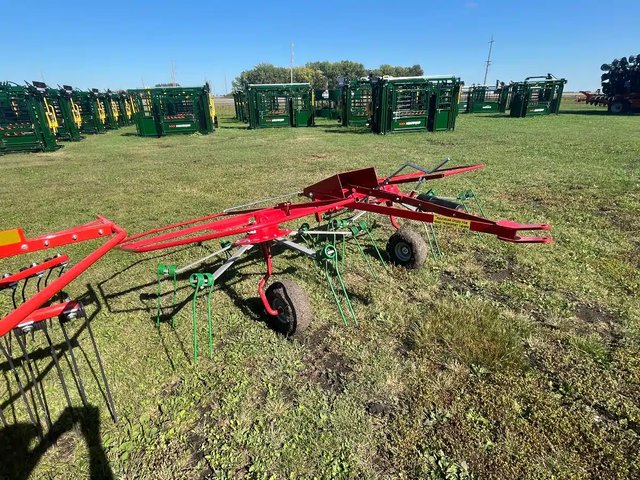 Farm King RT210PMFK Tedder