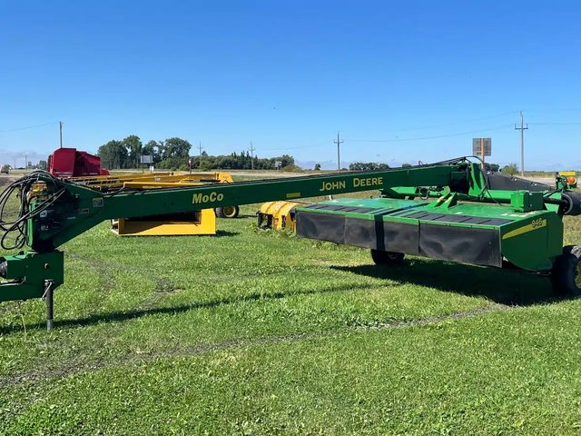 John Deere 946 Faucheuse-conditionneuse à disques
