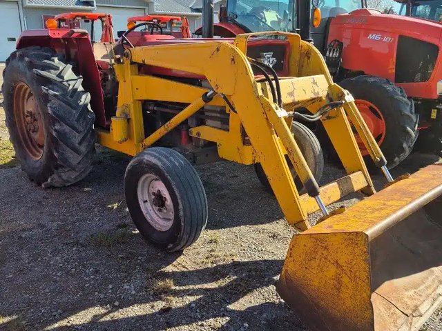 1974 Massey Ferguson 165 Tracteur avec chargeur