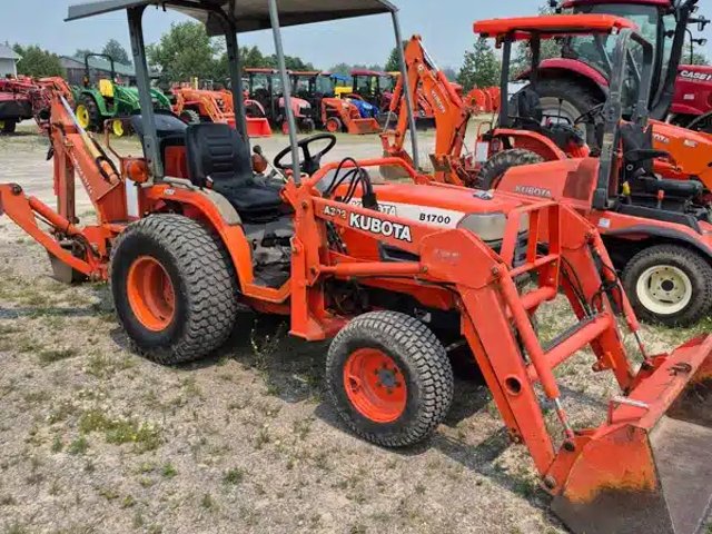 2002 Kubota B1700HSD Rétrocaveuse