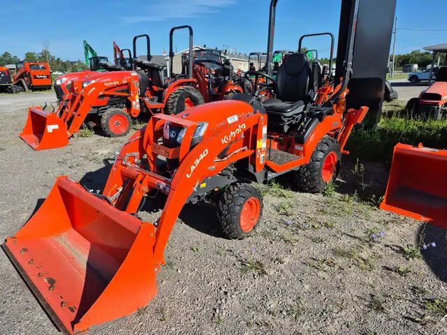 2022 Kubota BX23S Rétrocaveuse