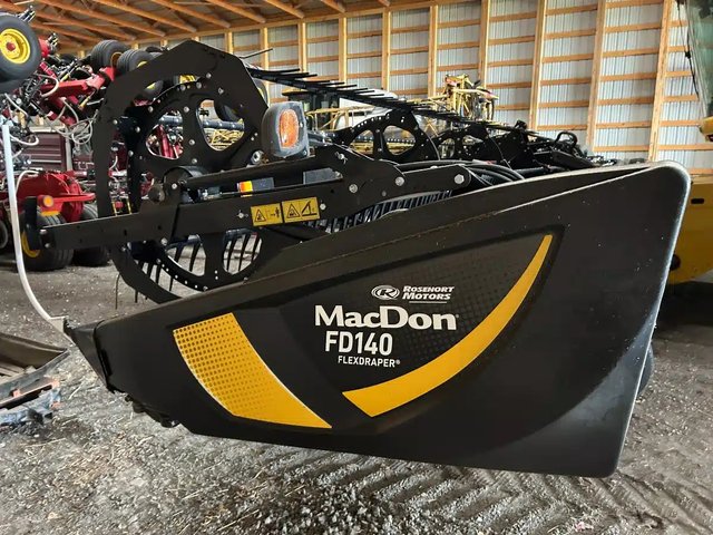 2018 MacDon FD140