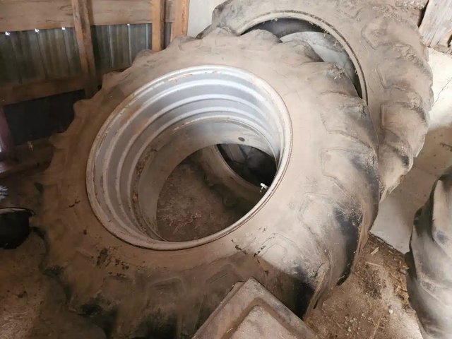 Goodyear 18.4X34 Pneus et roues