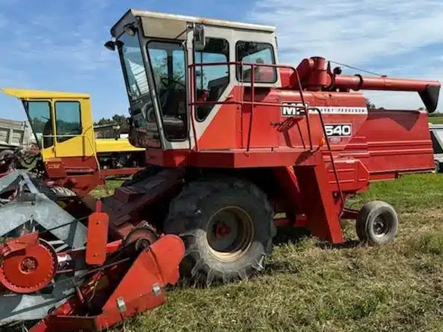 Massey Ferguson 540 Batteuse