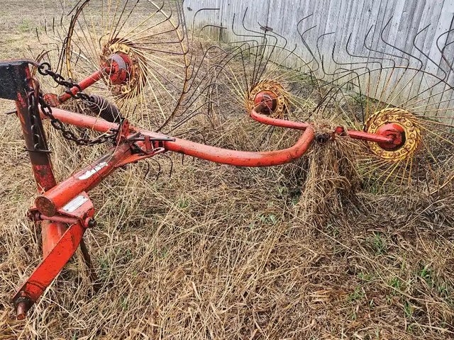 Massey Ferguson 4 roues râteau