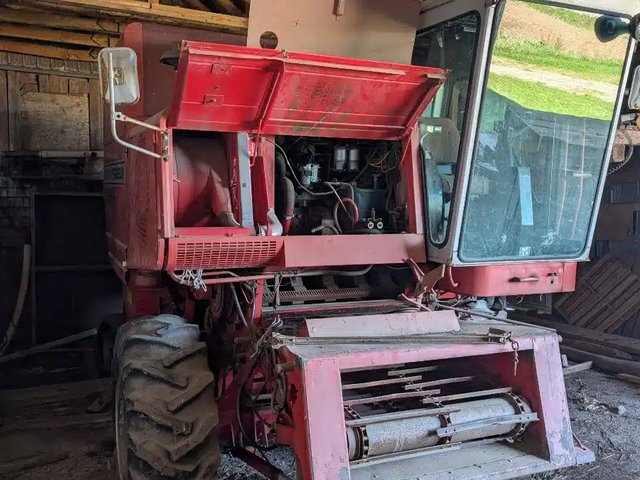 Massey Ferguson 550 Batteuse