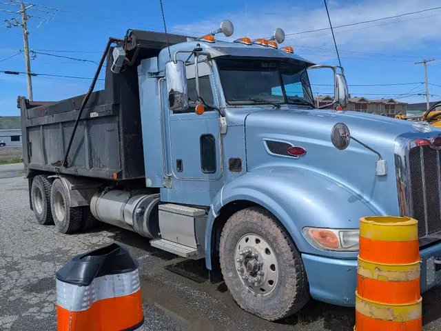 2011 Peterbilt 379 Camion à benne