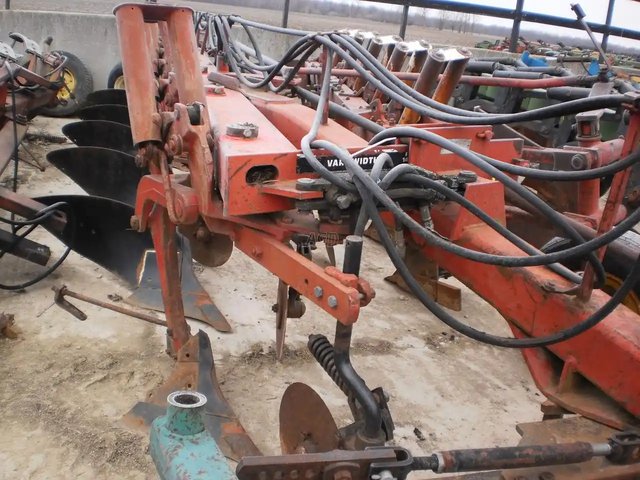 International Harvester 735 Charrue