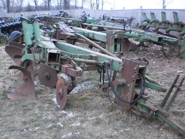 John Deere 2500 Charrue