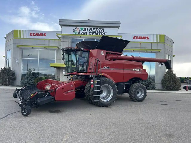 2021 Case IH 8250 Batteuse