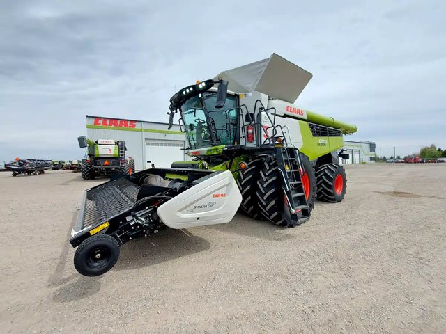 2024 CLAAS LEXION 8700 Batteuse