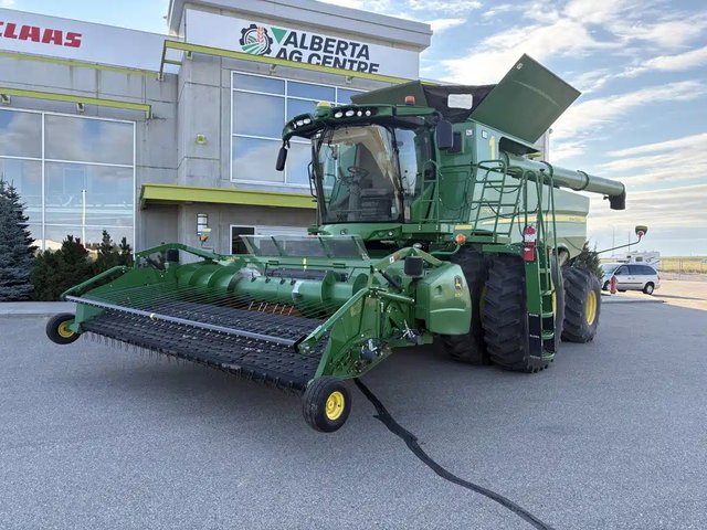 2018 John Deere S790 Batteuse