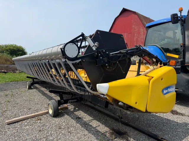 2011 New Holland 740CF Header - Flex