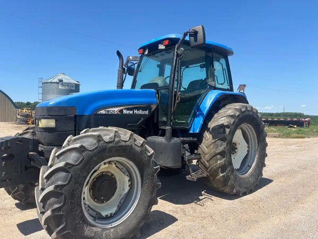 2005 New Holland TM120 Tracteur