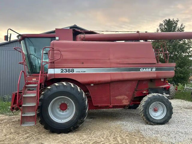 1999 Case IH 2388 Batteuse
