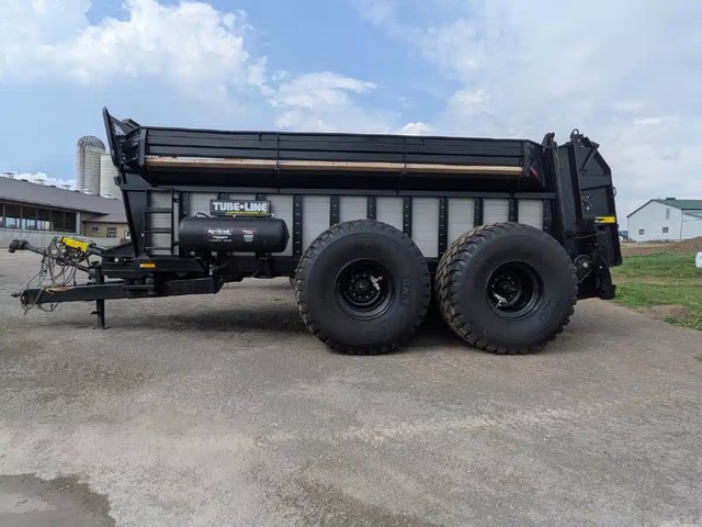 2023 Tubeline Manufacturing Nitro 950 Épandeur à fumier