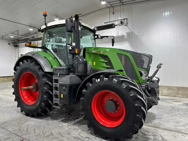 2022 Fendt 828 VARIO Tracteur