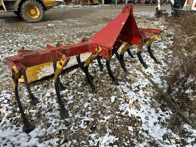 2000 Red Max Chisel plow Cultivateur Sous-soleur