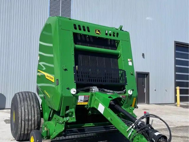 2024 John Deere 451M Presse à Balle Ronde