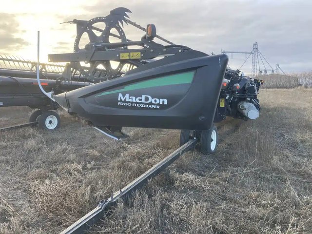 2017 MacDon FD75