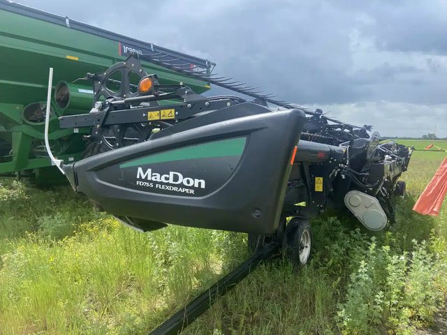 2017 MacDon FD75