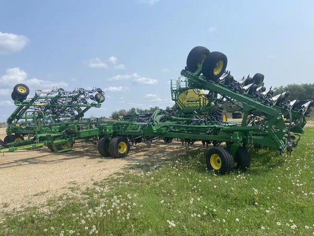 2023 John Deere P680 Semoir à air