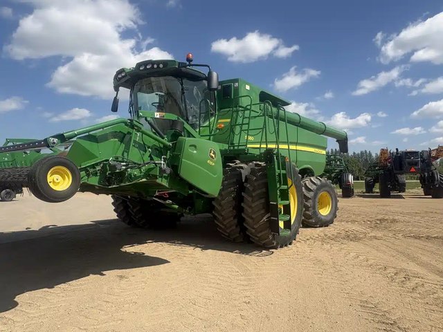 2016 John Deere S680 Batteuse