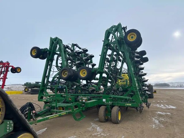 2023 John Deere P680 Semoir à air