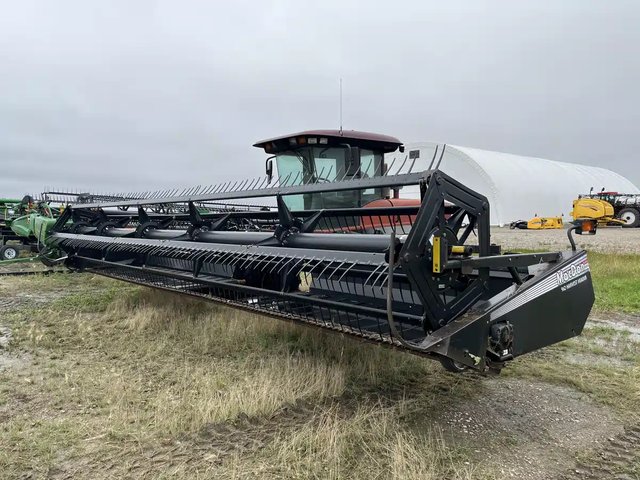 2005 MacDon 9352i Andaineur