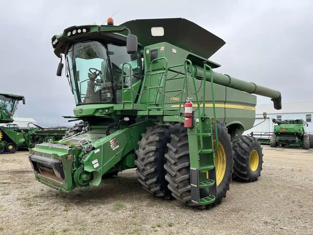 2017 John Deere S680 Batteuse