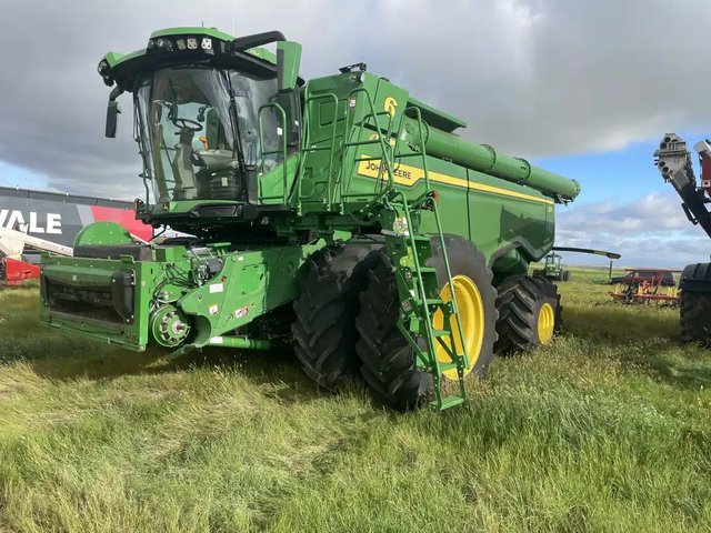 2023 John Deere X9 1000 Batteuse