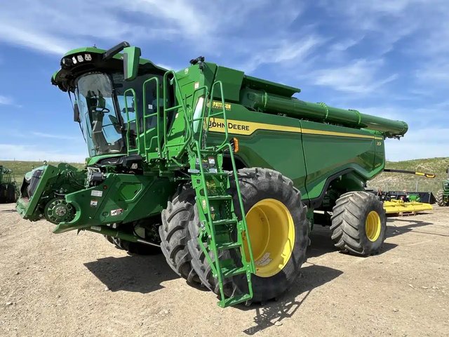 2023 John Deere X9 1000 Batteuse