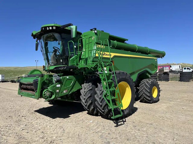 2023 John Deere X9 1000 Batteuse